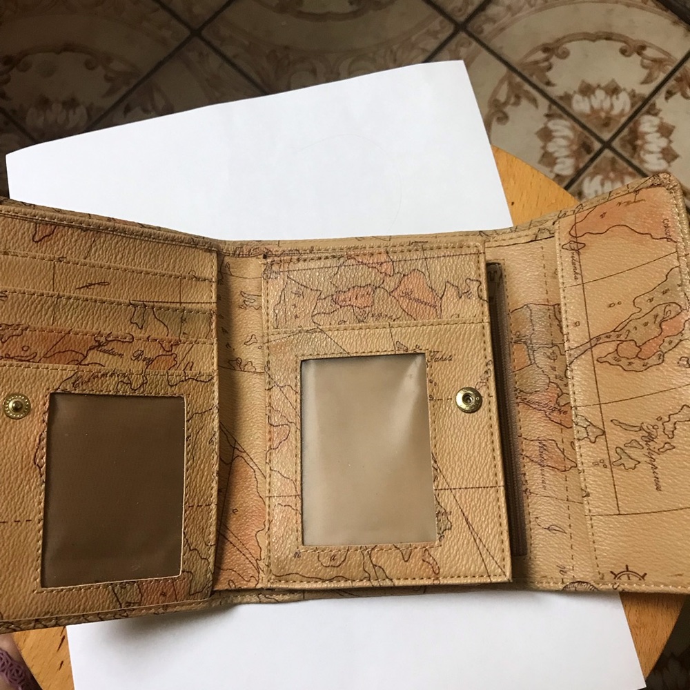 Wallet - Picture 2 of 5